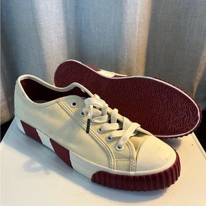 Bata Bullets	Low Rise White Sneaker with Red Striped Sole Size 9